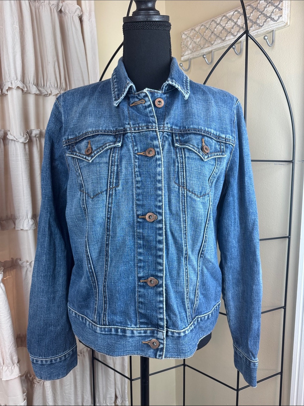 GAP Medium Blue Denim Jean Jacket Size L EUC